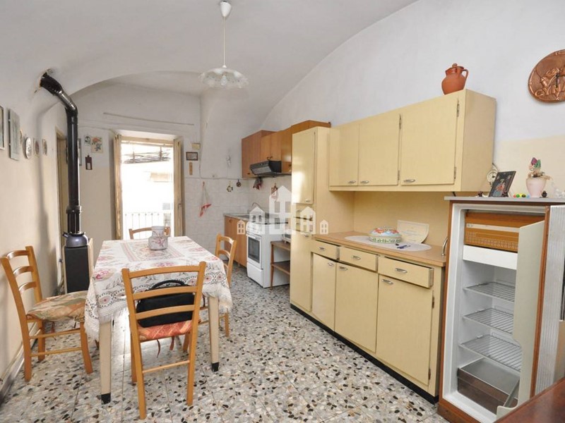 Quadrilocale in Vendita a Cuorgnè, 39'000&euro;, 90 m²
