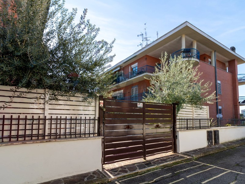 Attico in Vendita a Roma, 520'000&euro;, 174 m²