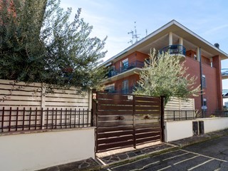 Attico in Vendita a Roma, 520'000&euro;, 174 m²