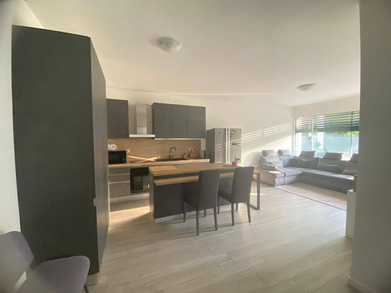 Trilocale in Affitto a Appiano Gentile, 1'600&euro;, 95 m²