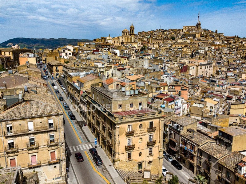 Appartamento in Vendita a Caltagirone, 890'000&euro;, 2000 m²