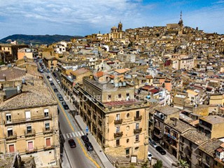 Appartamento in Vendita a Caltagirone, 890'000&euro;, 2000 m²