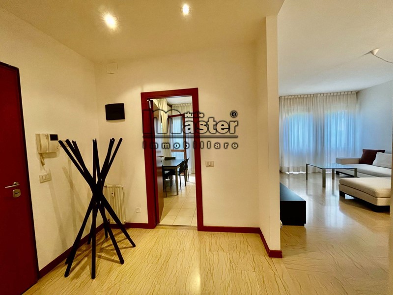 Quadrilocale in Affitto a Treviso, 1'600&euro;, 130 m², con Box