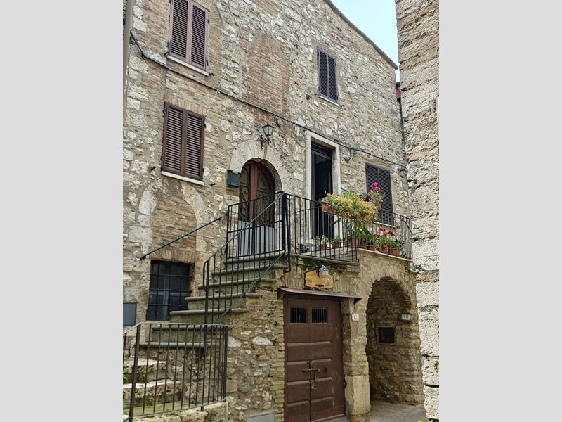 Quadrilocale in Vendita a Montecchio, 72'000&euro;, 100 m²