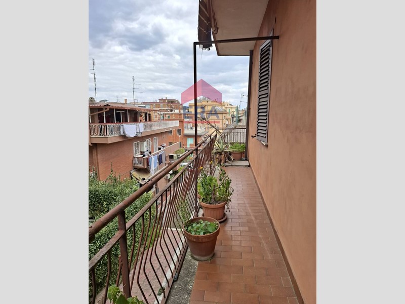 Trilocale in Vendita a Roma, 210'000&euro;, 100 m²