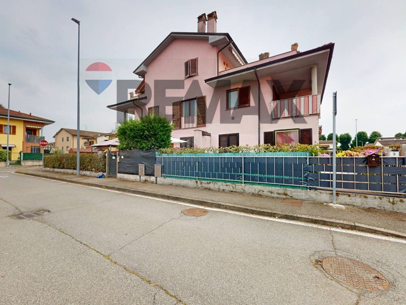 Monolocale in Vendita a Castiraga Vidardo, 68'000&euro;, 38 m²