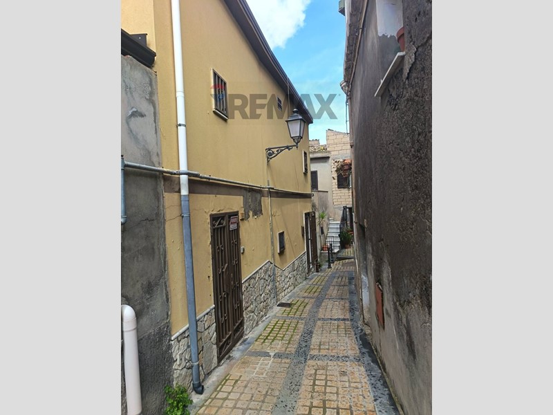 Quadrilocale in Vendita a Agira, 30'000&euro;, 130 m²
