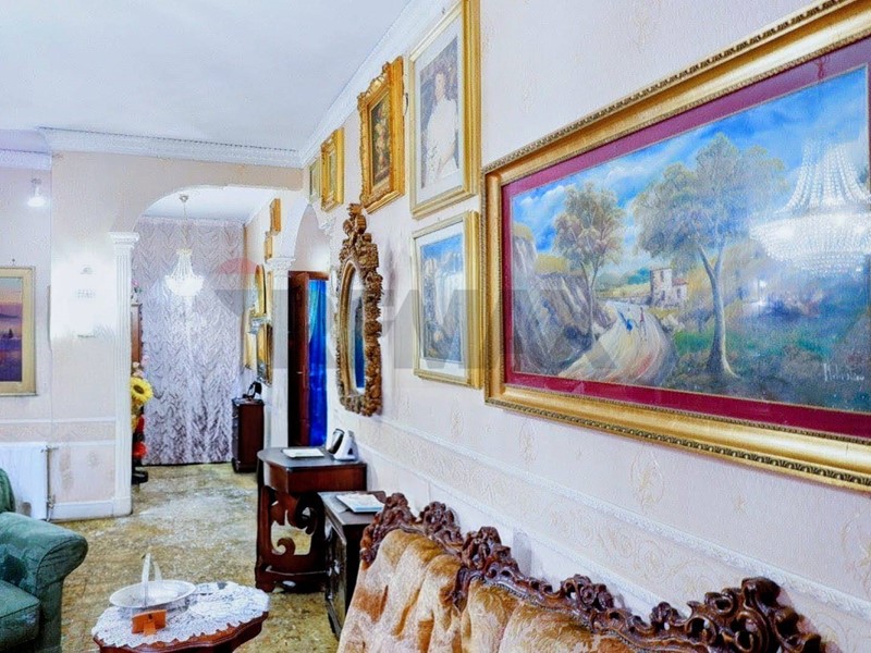 Appartamento in Vendita a Caserta, 230'000&euro;, 138 m²