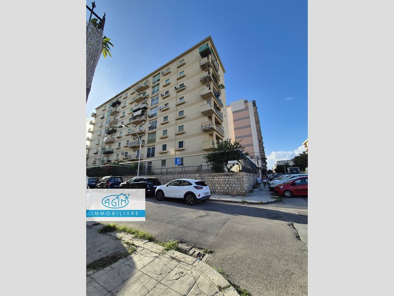 Appartamento in Vendita a Palermo, 168'000&euro;, 145 m²