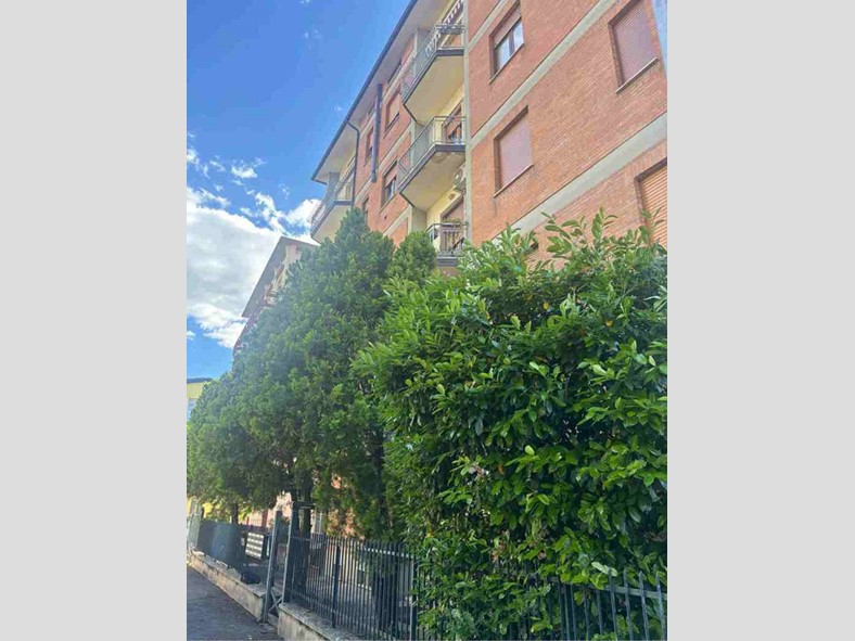 Appartamento in Affitto a Verona, 900&euro;, 95 m², con Box