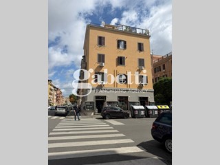 Bilocale in Vendita a Roma, 208'000&euro;, 72 m²