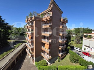 Quadrilocale in Vendita a Sesto San Giovanni, 264'000&euro;, 110 m², con Box