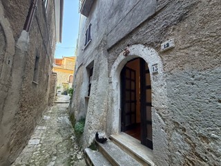 Trilocale in Vendita a San Donato Val di Comino, 55'000&euro;, 112 m²