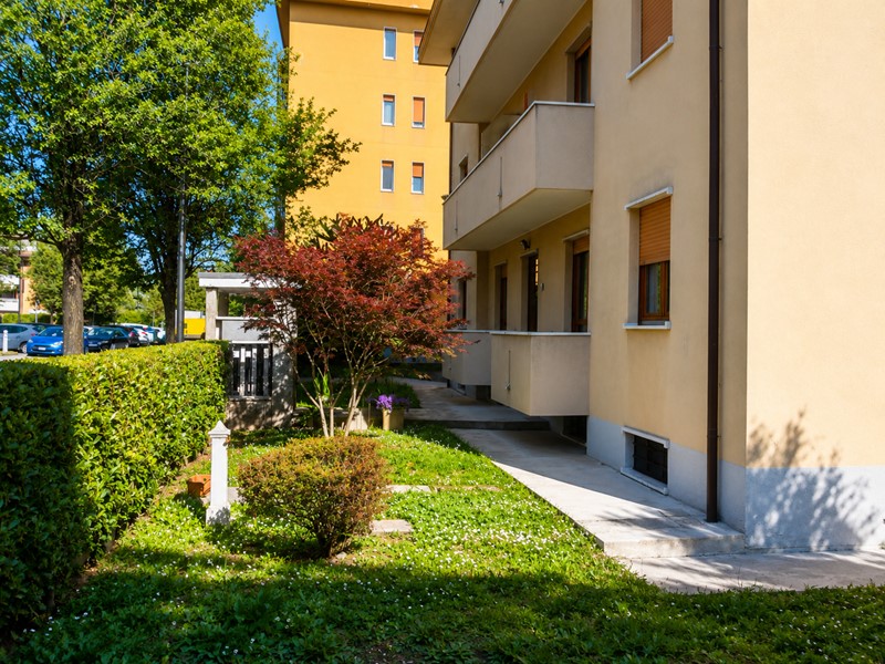 Trilocale in Vendita a Limbiate, 164'000&euro;, 76 m², con Box