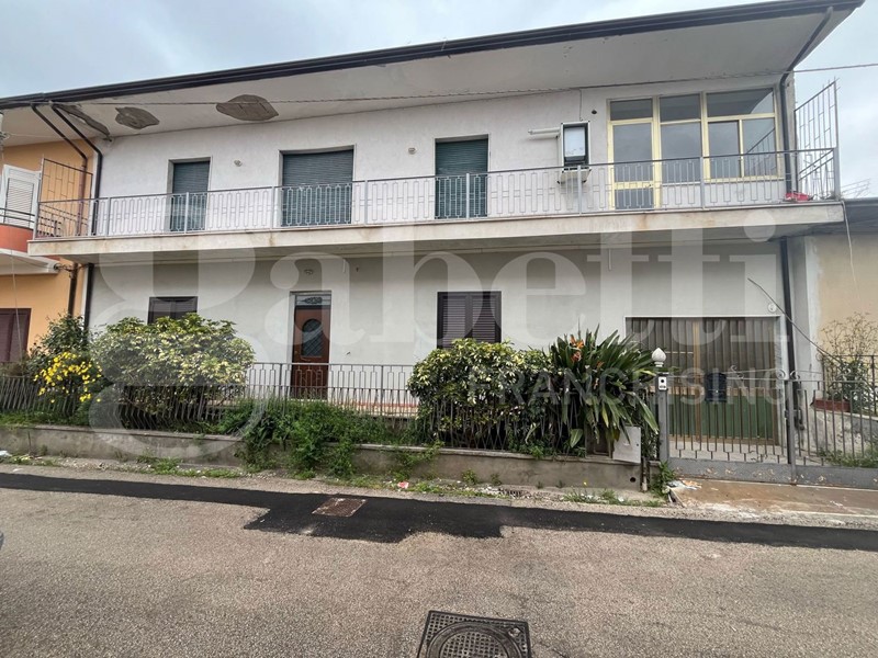 Quadrilocale in Vendita a Calvi Risorta, 140'000&euro;, 132 m²