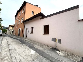 Trilocale in Vendita a L'Aquila, 250'000&euro;, 100 m², con Box