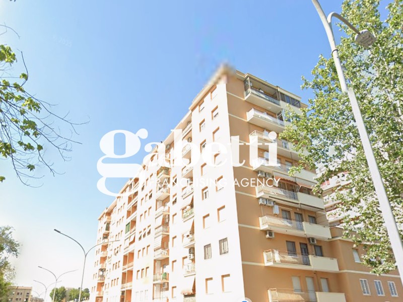 Bilocale in Vendita a Roma, 158'000&euro;, 55 m²