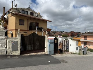 Trilocale in Vendita a Roma, 220'000&euro;, 82 m²