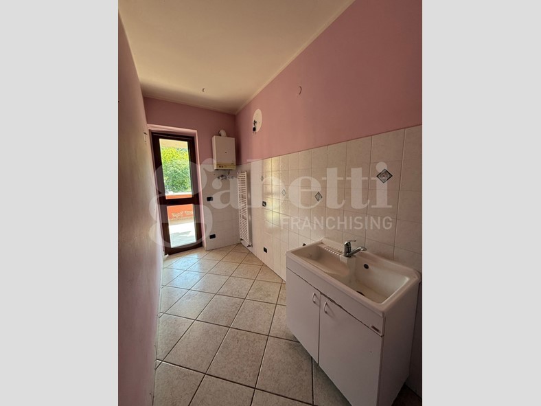Appartamento in Vendita a Pocapaglia, 350'000&euro;, 310 m², con Box