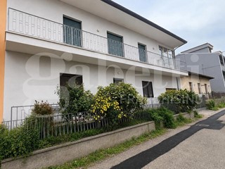 Appartamento in Vendita a Calvi Risorta, 90'000&euro;, 192 m²