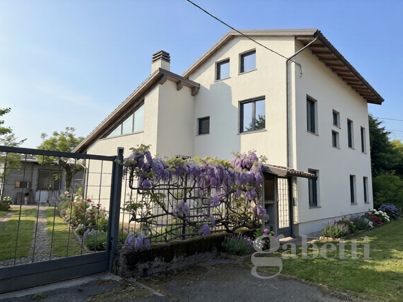 Casa Indipendente in Vendita a Robecchetto con Induno, 265'000&euro;, 280 m²