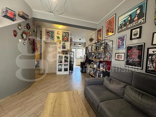 Trilocale in Vendita a Roma, 239'000&euro;, 71 m², con Box