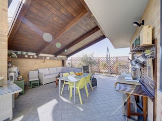 Attico in Vendita a Torino, 595'000&euro;, 140 m², con Box