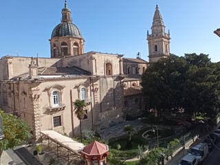 Appartamento in Vendita a Ragusa, 350'000&euro;, 200 m², con Box