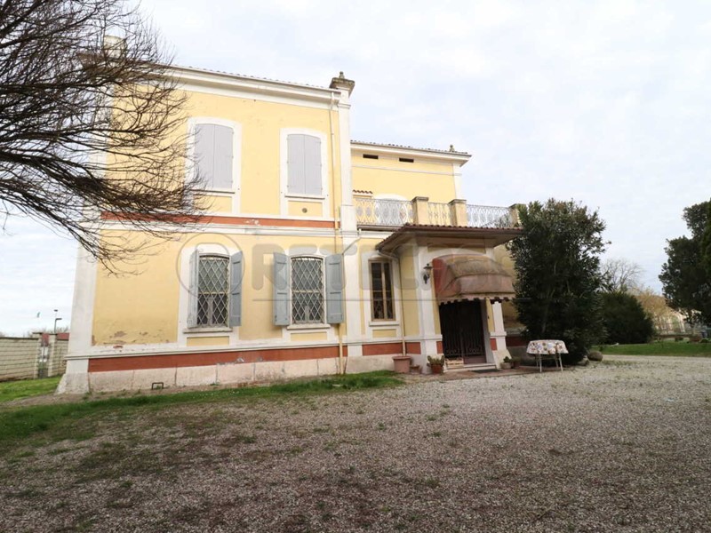 Appartamento in Vendita a Bondeno, 150'000&euro;, 148 m², con Box