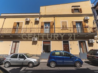 Appartamento in Vendita a Paternò, 250'000&euro;, 209 m², con Box