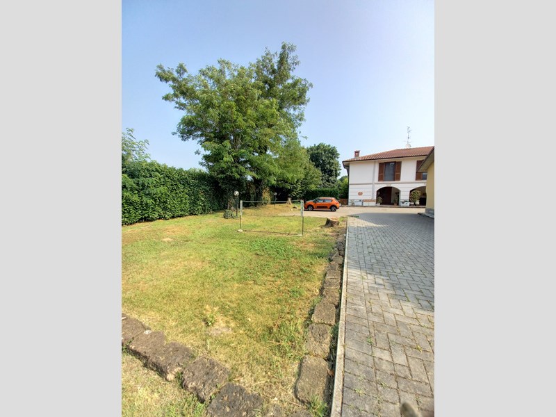 Trilocale in Vendita a Agrate Brianza, zona Agrate Brianza, 255'000&euro;, 134 m²