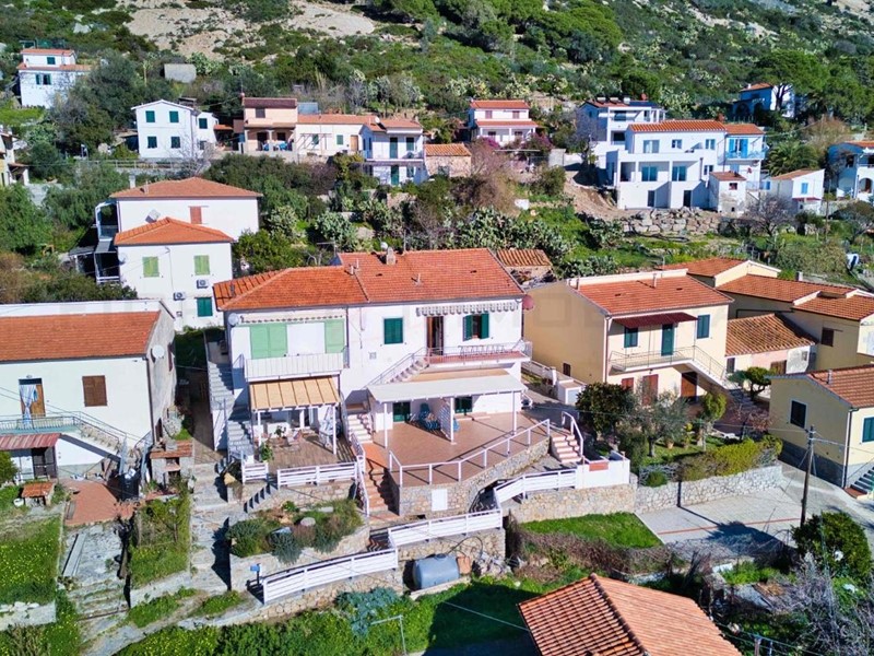 Appartamento in Vendita a Marciana, zona Pomonte, 350'000&euro;, 100 m², arredato