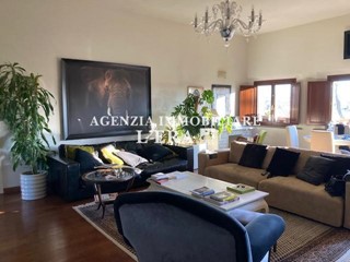 Appartamento in Vendita a Pontedera, 305'000&euro;, 160 m², arredato