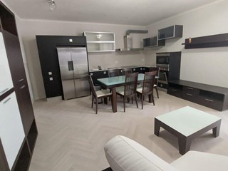 Quadrilocale in Affitto a Empoli, 1'300&euro;, 70 m², arredato, con Box