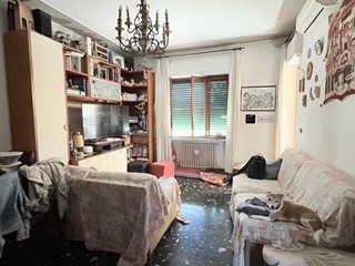 Appartamento in Vendita a Lucca, zona Sant'Anna, 250'000&euro;, 110 m², con Box