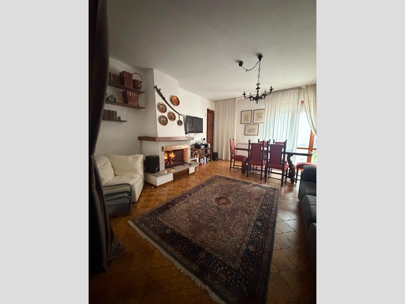 Appartamento in Vendita a Carrara, zona Avenza, 240'000&euro;, 110 m², arredato, con Box