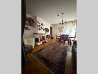 Appartamento in Vendita a Carrara, zona Avenza, 240'000&euro;, 110 m², arredato, con Box