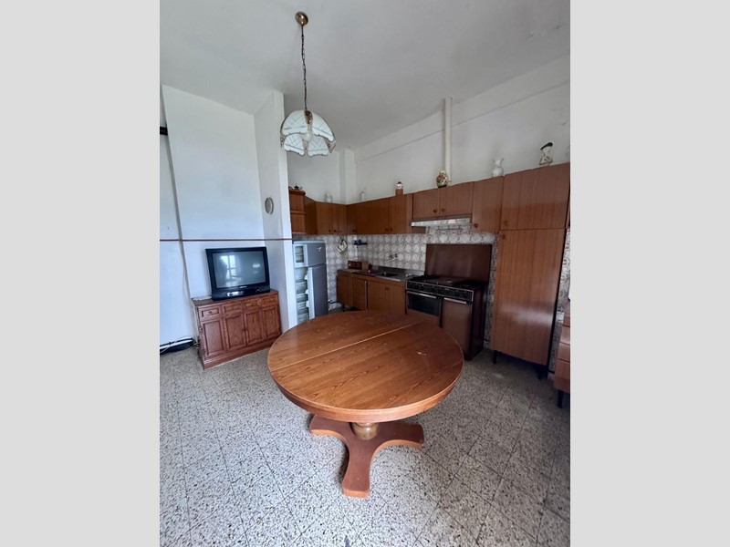 Quadrilocale in Vendita a Massa, 150'000&euro;, 90 m²