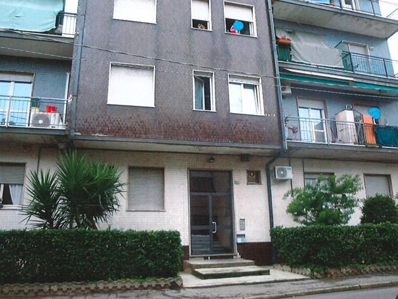 Trilocale in Vendita a Limbiate, 78'000&euro;, 82 m²
