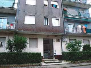 Trilocale in Vendita a Limbiate, 78'000&euro;, 82 m²