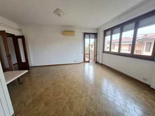 Quadrilocale in Vendita a Massa, zona Marina di Massa, 290'000&euro;, 100 m², con Box