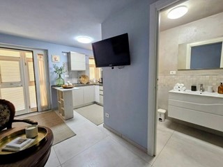 Bilocale in Vendita a Massa, zona Marina di Massa, 125'000&euro;, 40 m², arredato