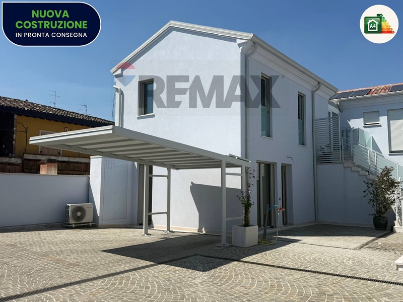 Trilocale in Vendita a Desenzano del Garda, 320'000&euro;, 93 m²