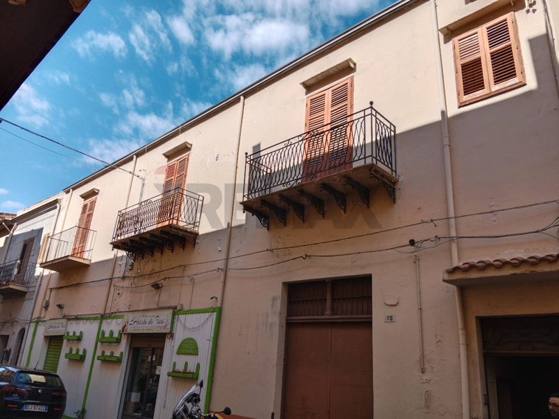 Appartamento in Vendita a Partinico, 65'000&euro;, 172 m²