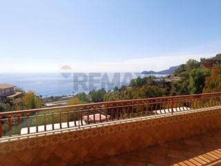 Appartamento in Vendita a Letojanni, 185'000&euro;, 74 m²