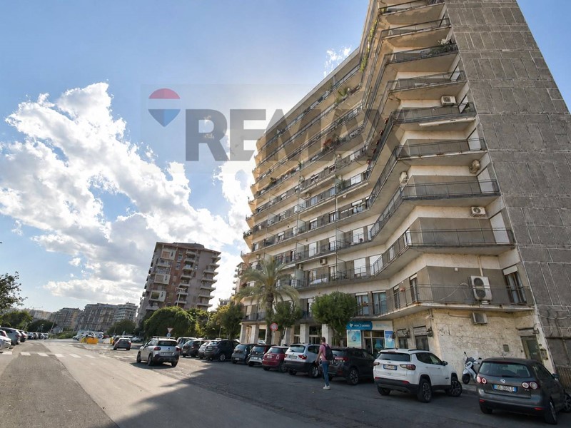 Appartamento in Affitto a Catania, 1'700&euro;, 160 m²