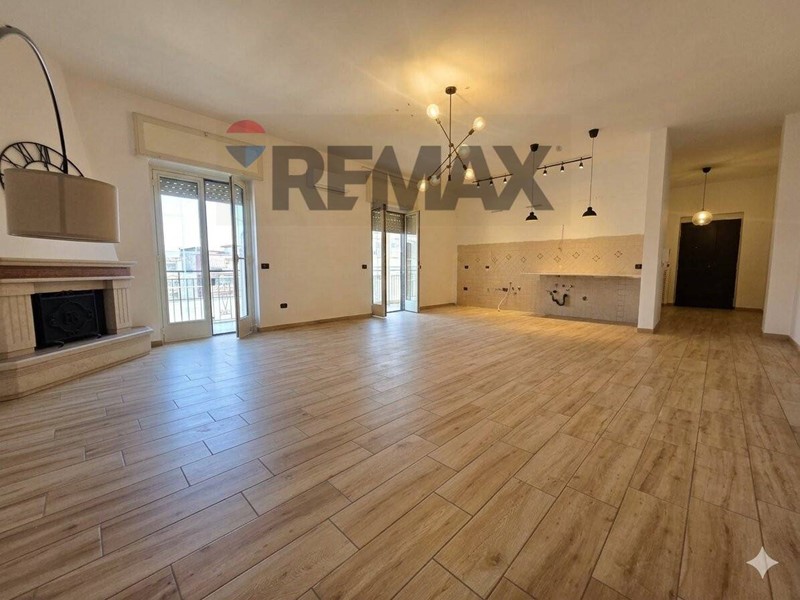 Quadrilocale in Affitto a Napoli, 700&euro;, 140 m²