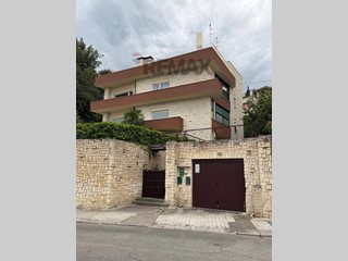 Trilocale in Affitto a Ancona, 1'400&euro;, 110 m²