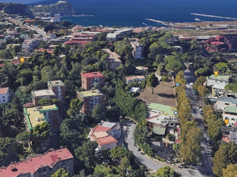 Appartamento in Affitto a Napoli, 2'100&euro;, 130 m²