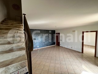 Trilocale in Vendita a Perugia, 115'000&euro;, 113 m²